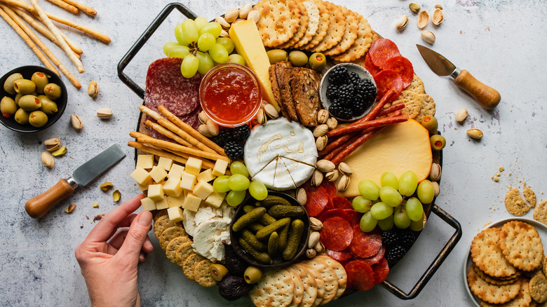 The 2026 Charcuterie Upgrade: Mastering Taleggio & Romano on Personalized Cheese Boards