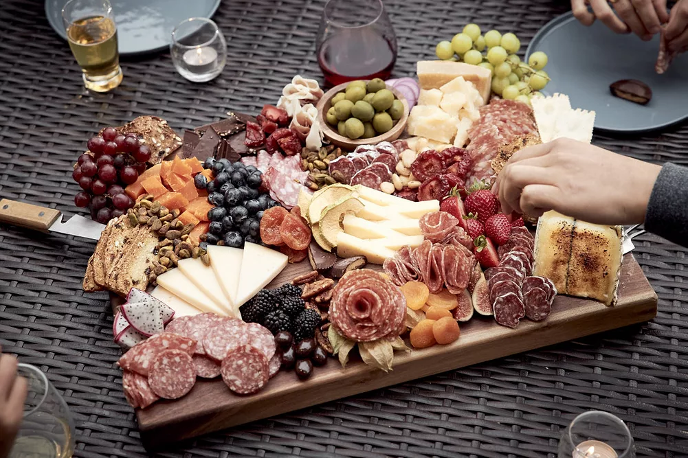 The 2026 Charcuterie Evolution: Why Personalized Cheese Boards with Taleggio and Camembert Are Dominating Social Media