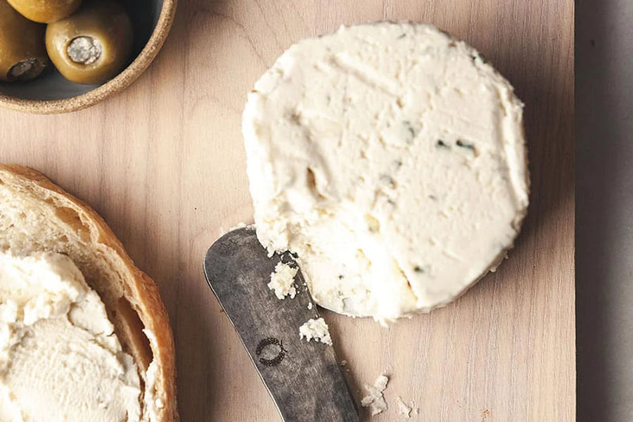 Plant-Based Cheese Spreaders
