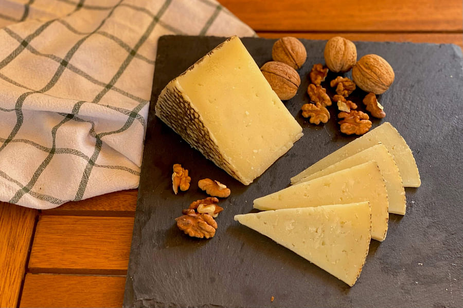 manchego cheese olives